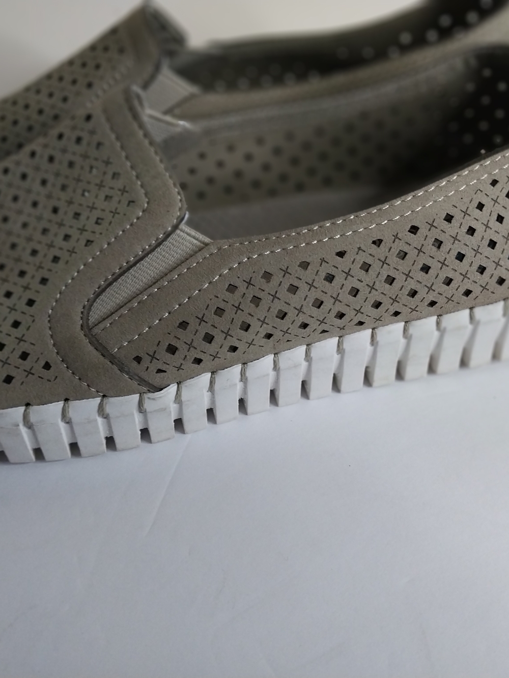 Skechers Size 8.5 Mory Foam Slip-On Perforated - Picture 4 of 8